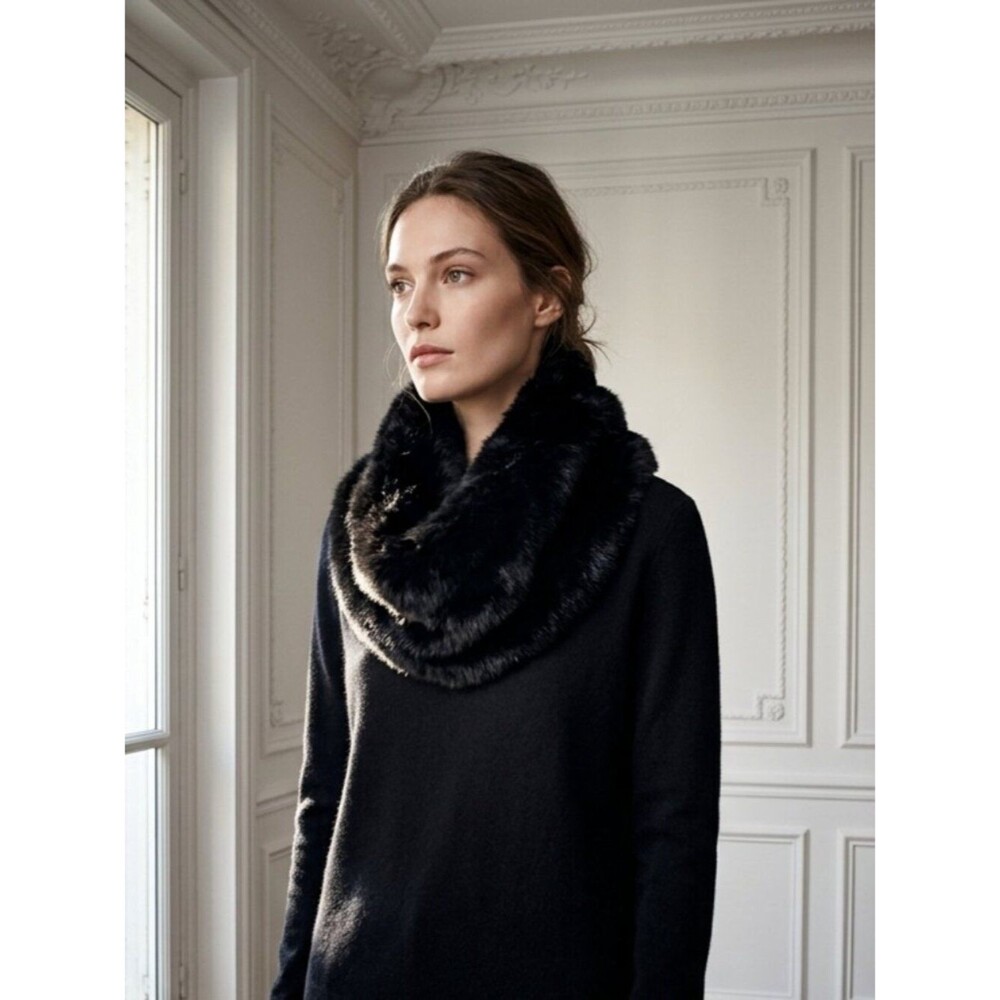 Faux Frenzie Black Faux Fur Infinity Scarf: Luxurious Winter Accessory - OSFM